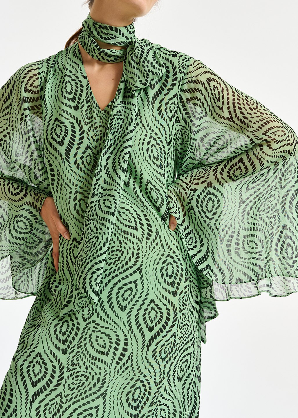 Mint green midi-length dress with geometric print RE—SSENTIEL second-hand photo 3