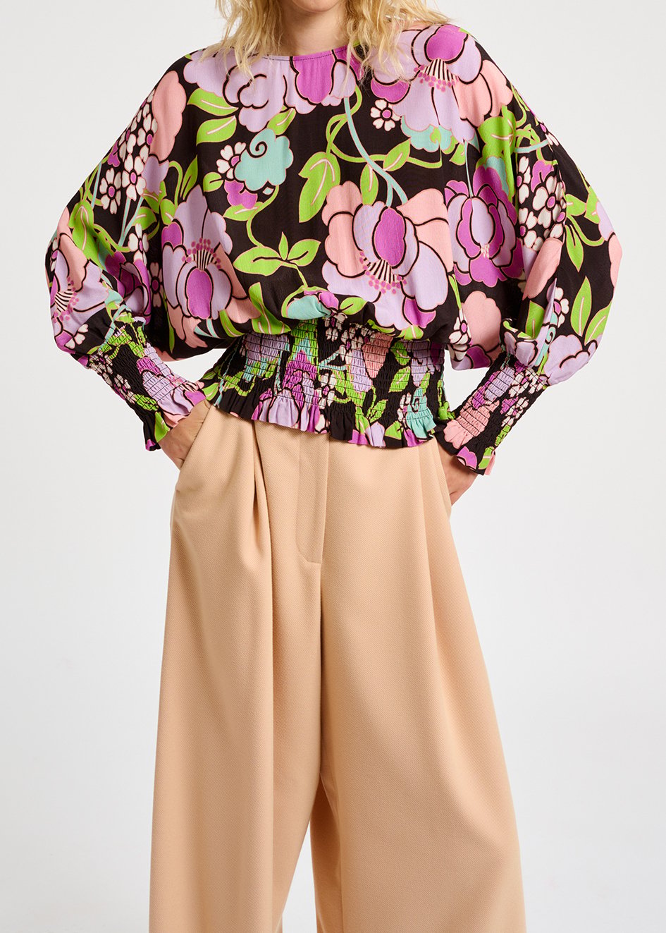 Top noir à  imprimé fleuri et à  smocks RE—SSENTIEL seconde main photo 6