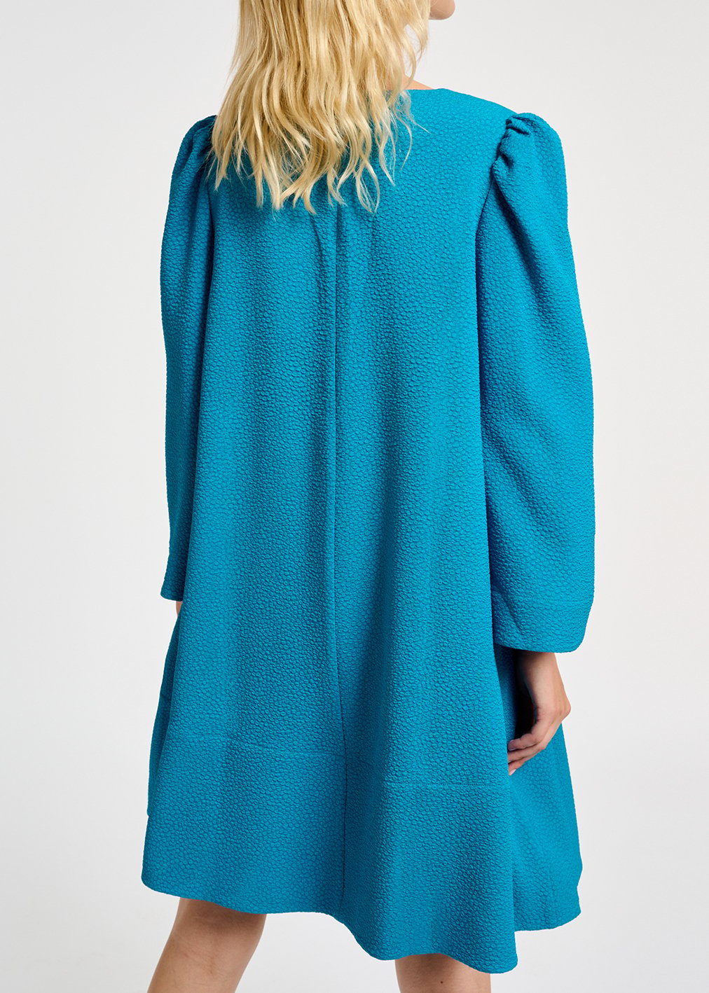 Mini-robe bleue à  manches trompettes RE—SSENTIEL seconde main photo 4