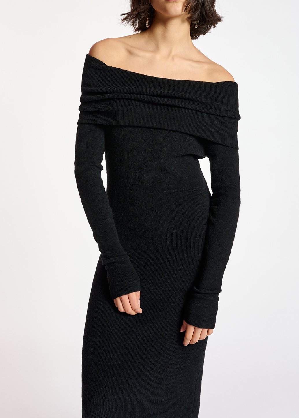 Robe en tricot noir à  épaules nues RE—SSENTIEL seconde main photo 4