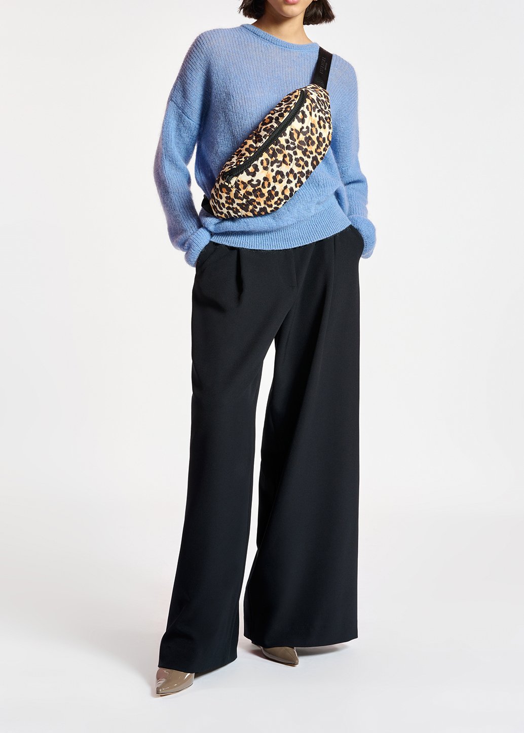 Blauwe oversized trui in mohairmix RE—SSENTIEL tweedehands photo 6