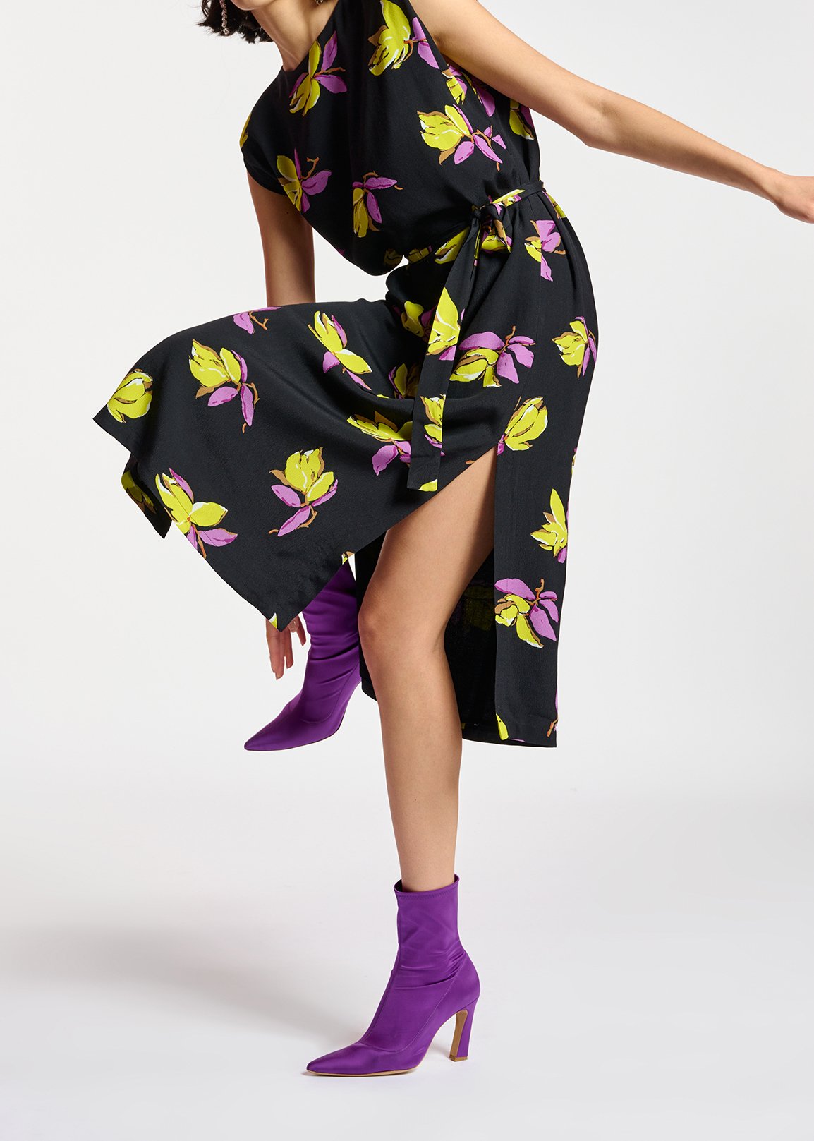 Black floral-print midi-length dress with padded shoulders RE—SSENTIEL second-hand photo 6