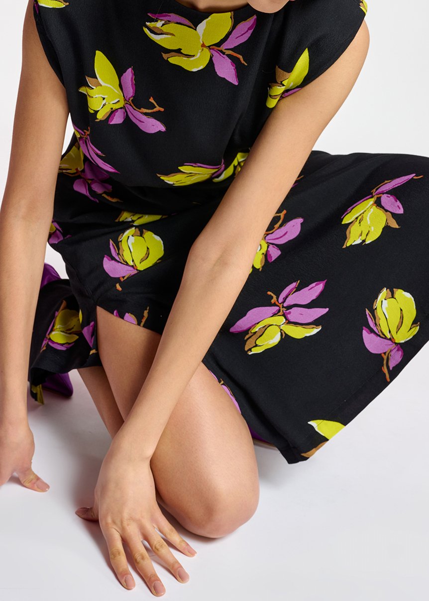 Black floral-print midi-length dress with padded shoulders RE—SSENTIEL second-hand photo 8