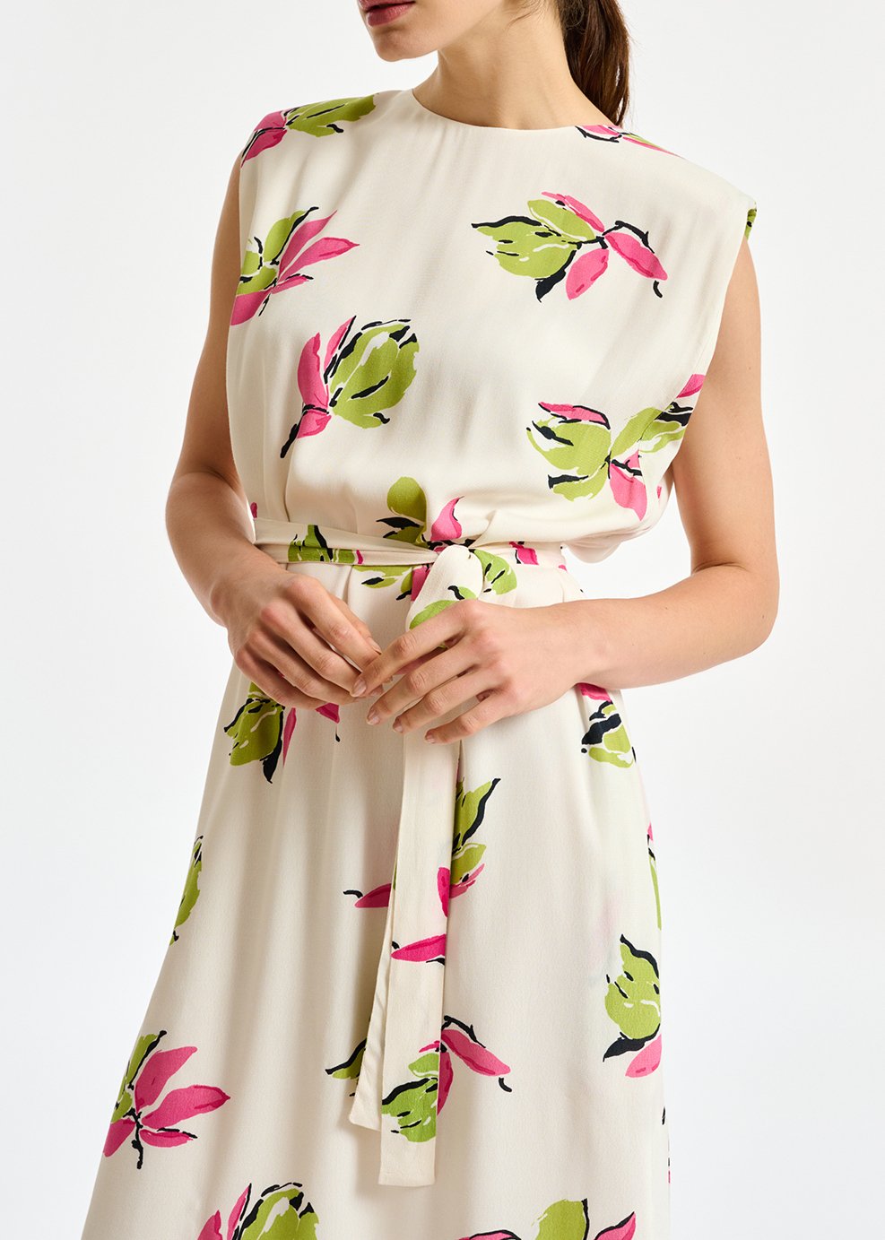 Robe midi blanc cassé à  fleurs avec épaulettes RE—SSENTIEL seconde main photo 5