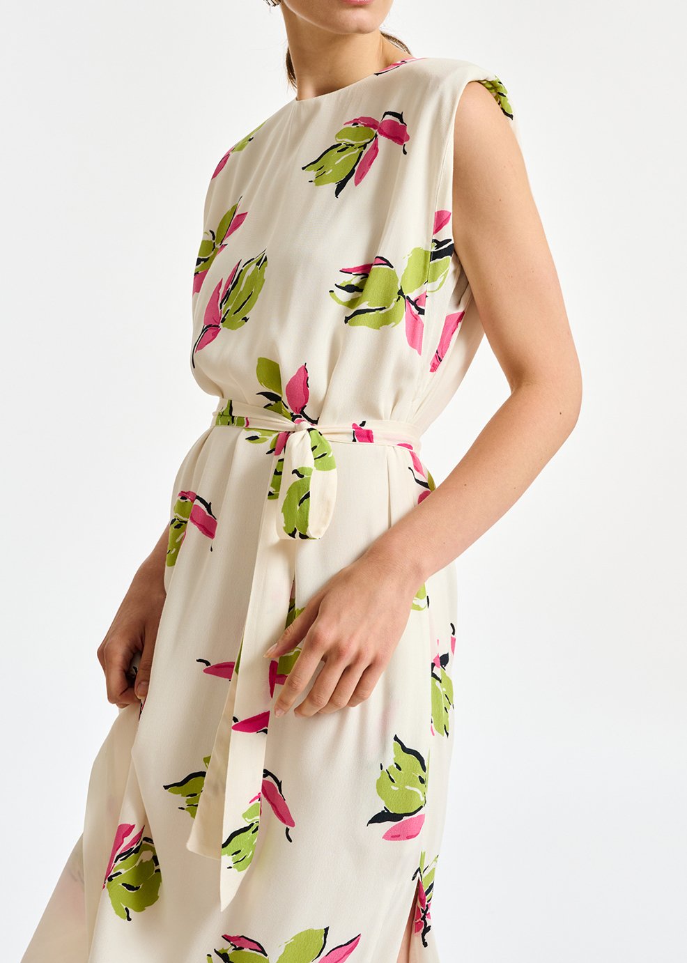Robe midi blanc cassé à  fleurs avec épaulettes RE—SSENTIEL seconde main photo 8