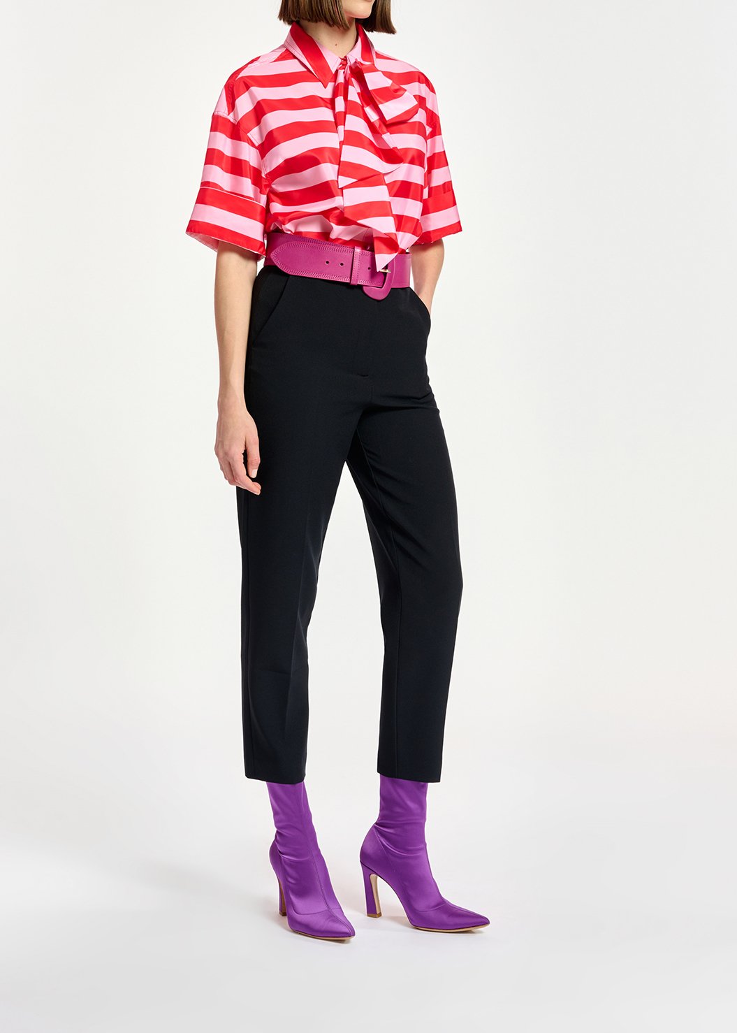 Zwarte broek met smal toelopende pijpen RE—SSENTIEL tweedehands photo 6