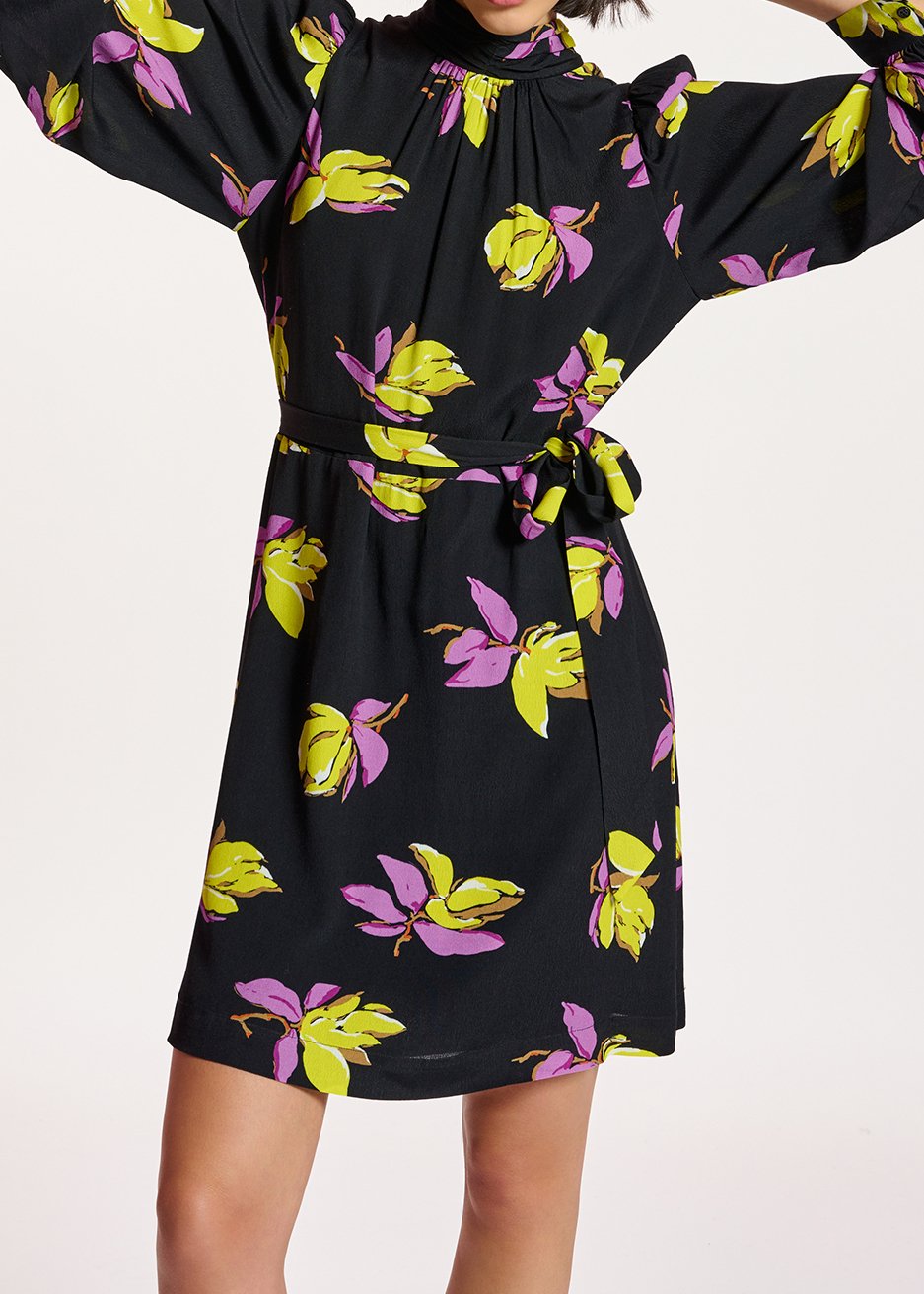 Zwarte mini-jurk met bloemenprint RE—SSENTIEL tweedehands photo 6