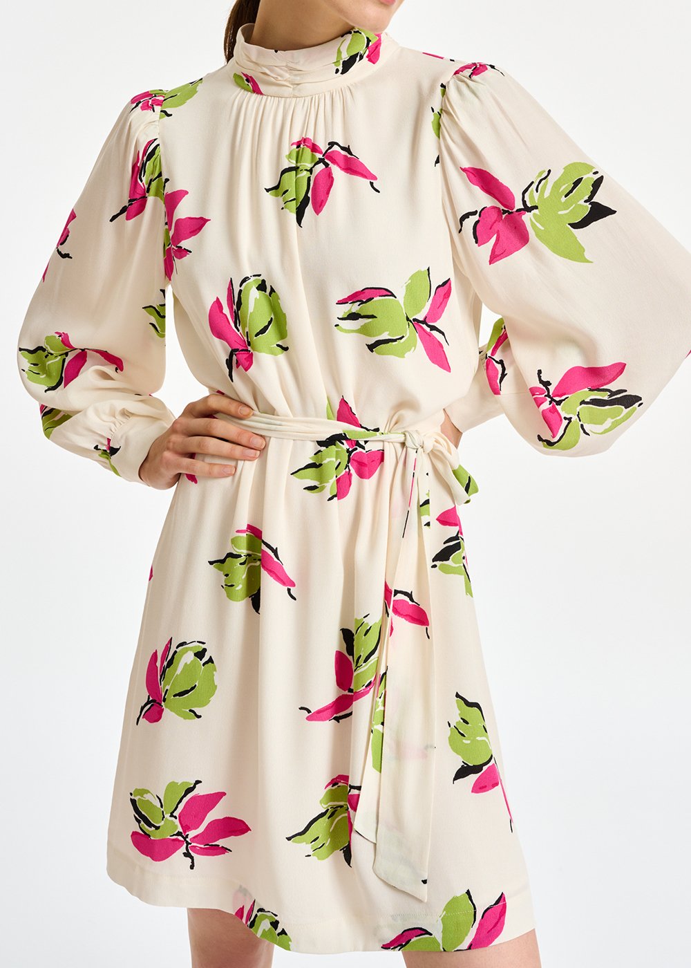 Gebroken witte mini-jurk met bloemenprint RE—SSENTIEL tweedehands photo 3