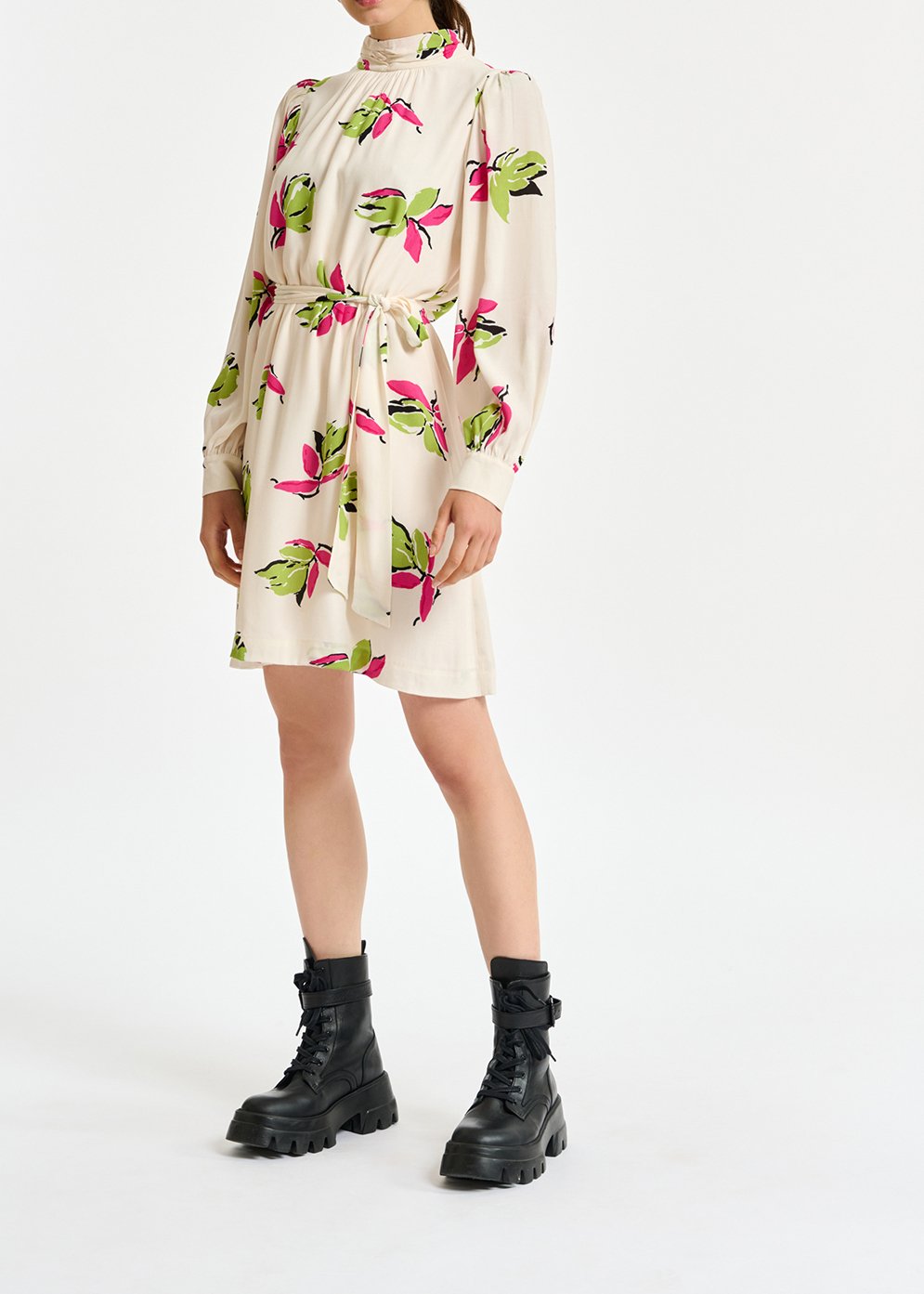 Gebroken witte mini-jurk met bloemenprint RE—SSENTIEL tweedehands photo 8