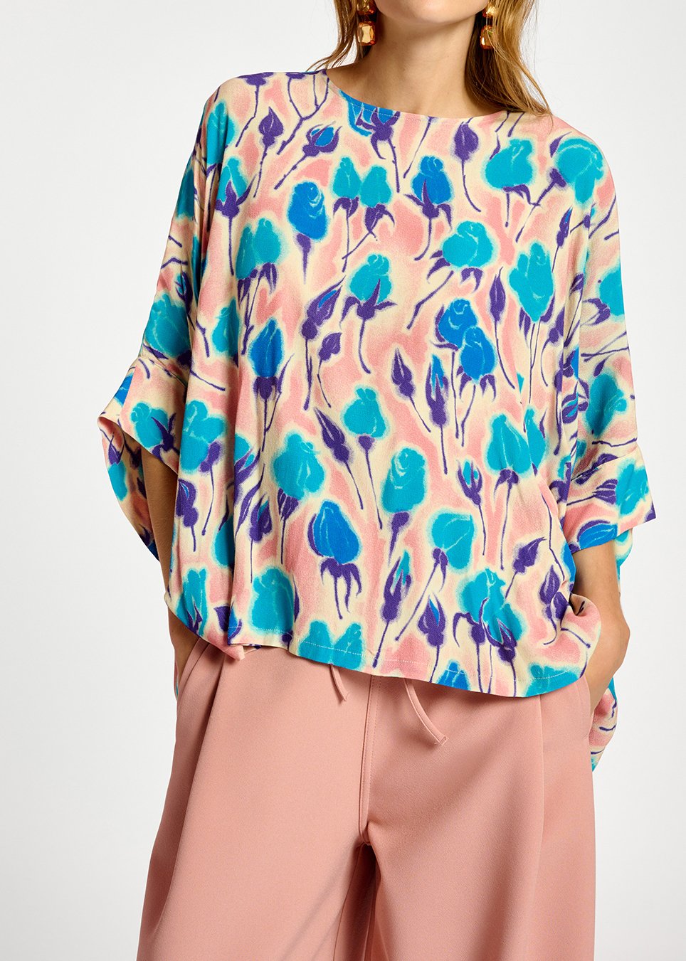 Oversized top met lichtroze, blauwe en paarse bloemenprint RE—SSENTIEL tweedehands photo 3
