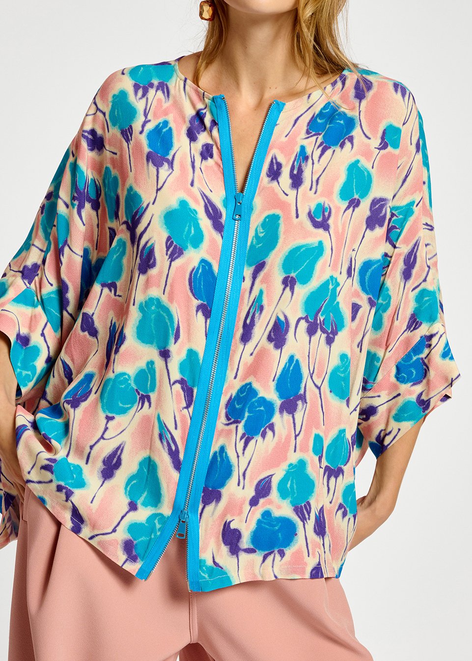 Oversized top met lichtroze, blauwe en paarse bloemenprint RE—SSENTIEL tweedehands photo 7