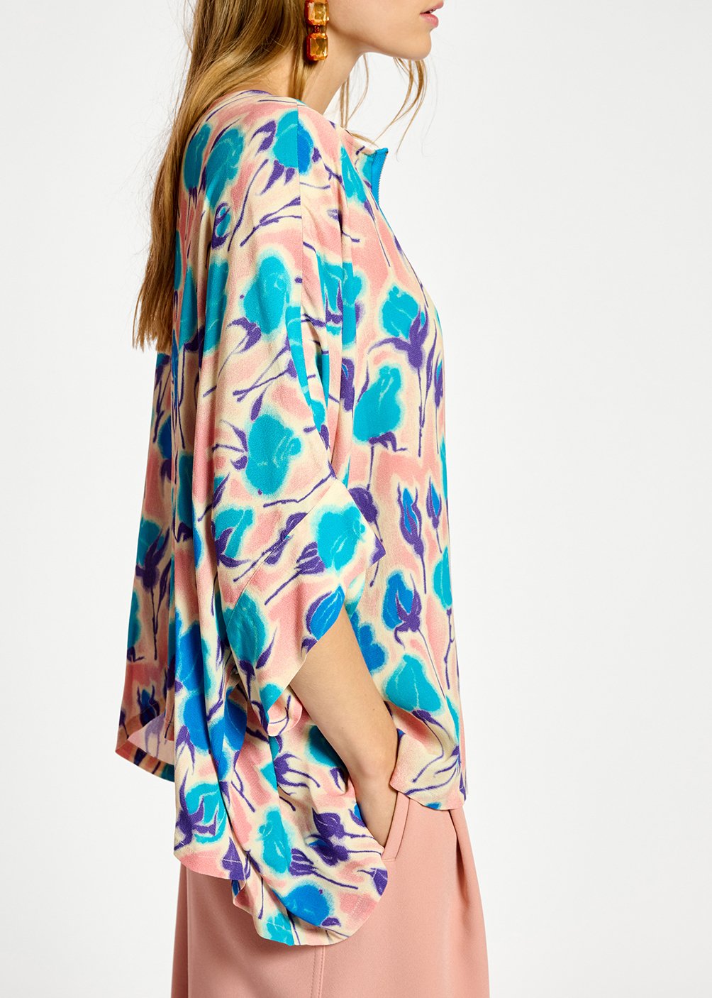 Oversized top met lichtroze, blauwe en paarse bloemenprint RE—SSENTIEL tweedehands photo 8