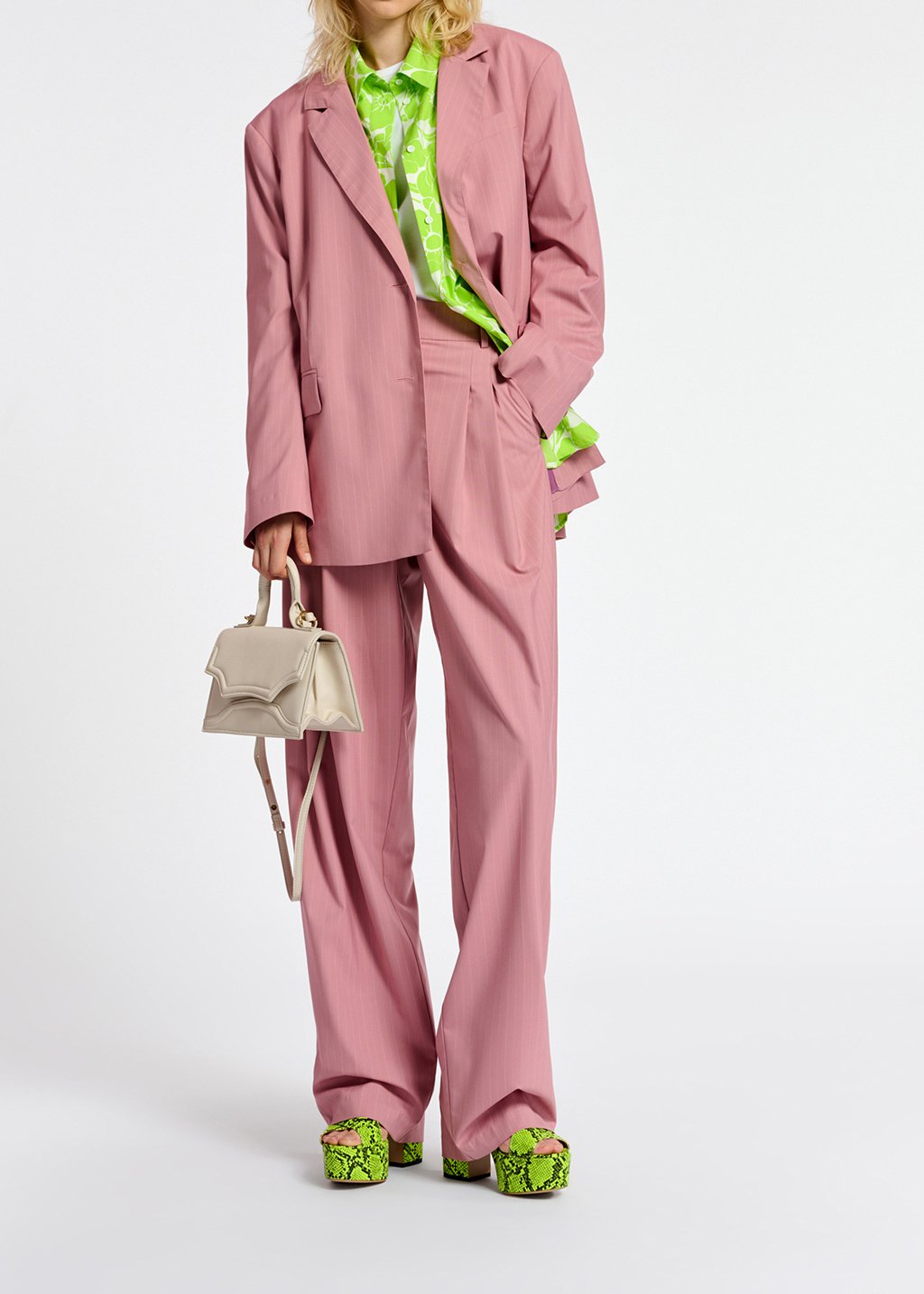 Roze oversized blazer met krijtstreepjes RE—SSENTIEL tweedehands photo 3