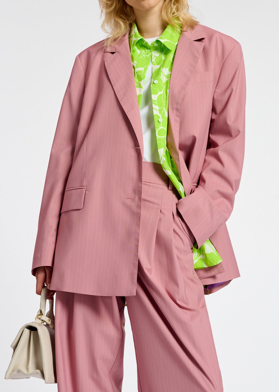 Roze oversized blazer met krijtstreepjes RE—SSENTIEL tweedehands photo 4