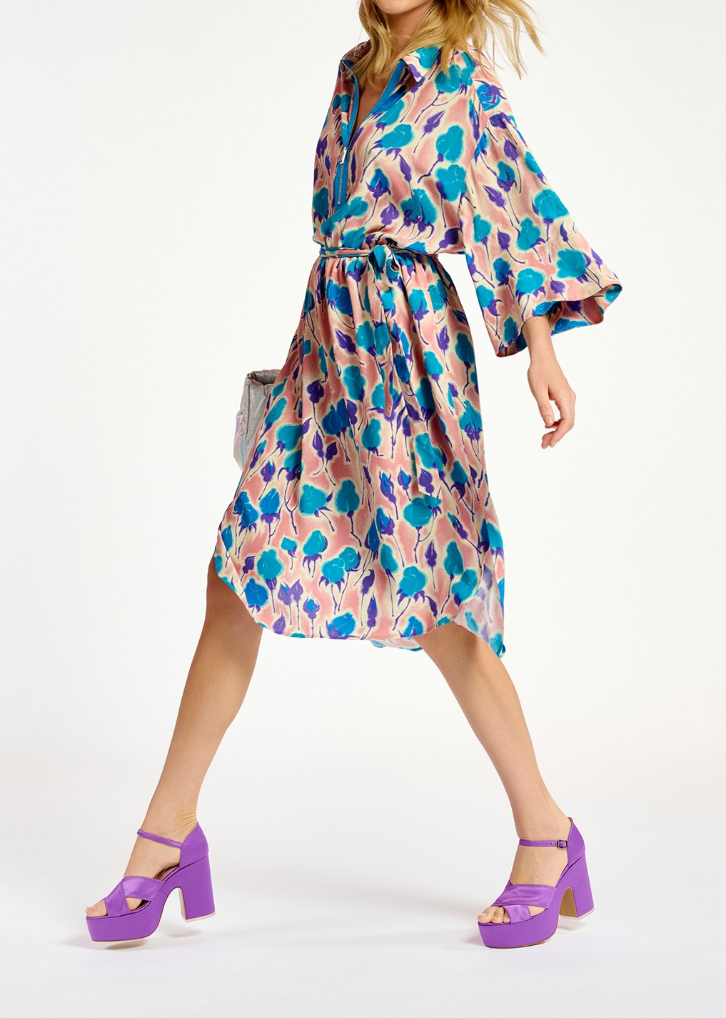 Midi-jurk met lichtroze, blauwe en paarse bloemenprint RE—SSENTIEL tweedehands photo 4