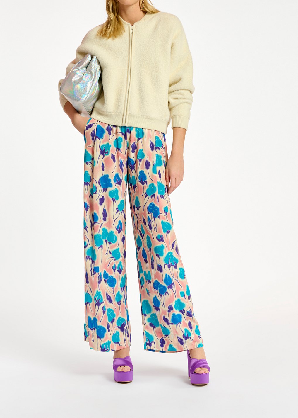 Wijde broek met lichtroze, blauwe en paarse bloemenprint RE—SSENTIEL tweedehands photo 4
