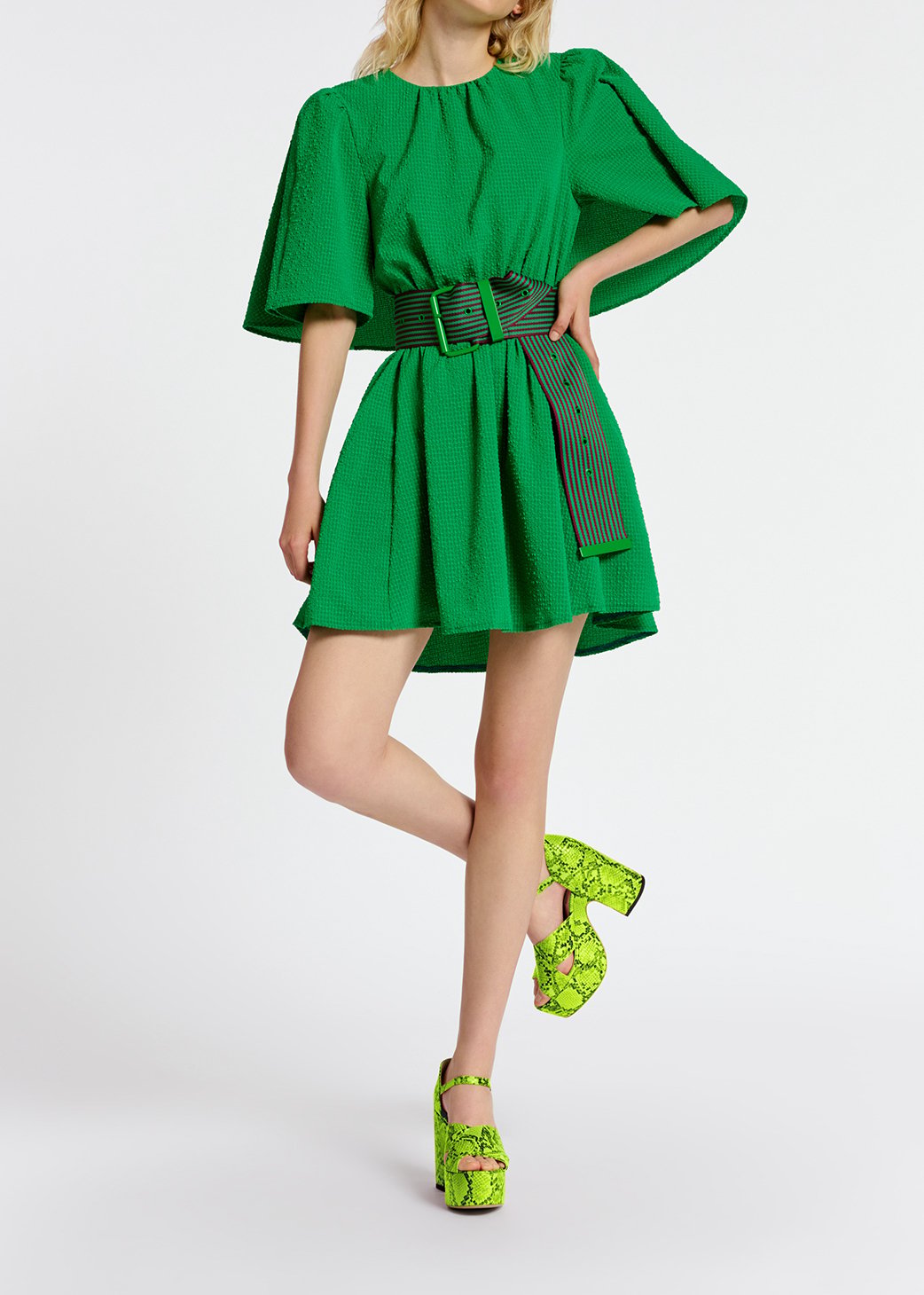 Mini-robe verte à  manches cape RE—SSENTIEL seconde main photo 5