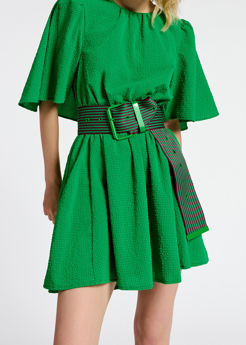 Mini-robe verte à  manches cape RE—SSENTIEL seconde main photo 6