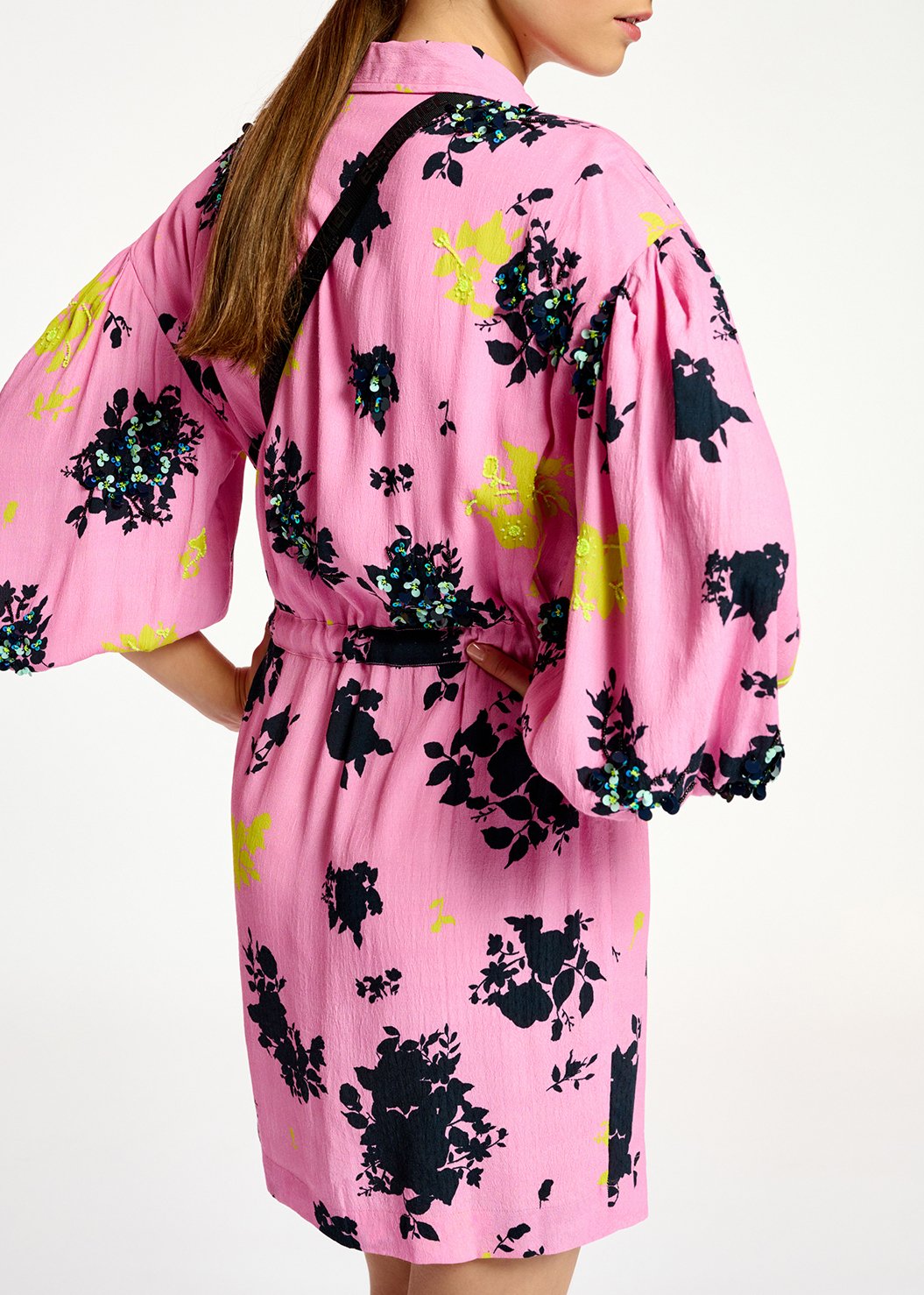 Mini-jurk met roze, zwarte en gele bloemenprint RE—SSENTIEL tweedehands photo 4