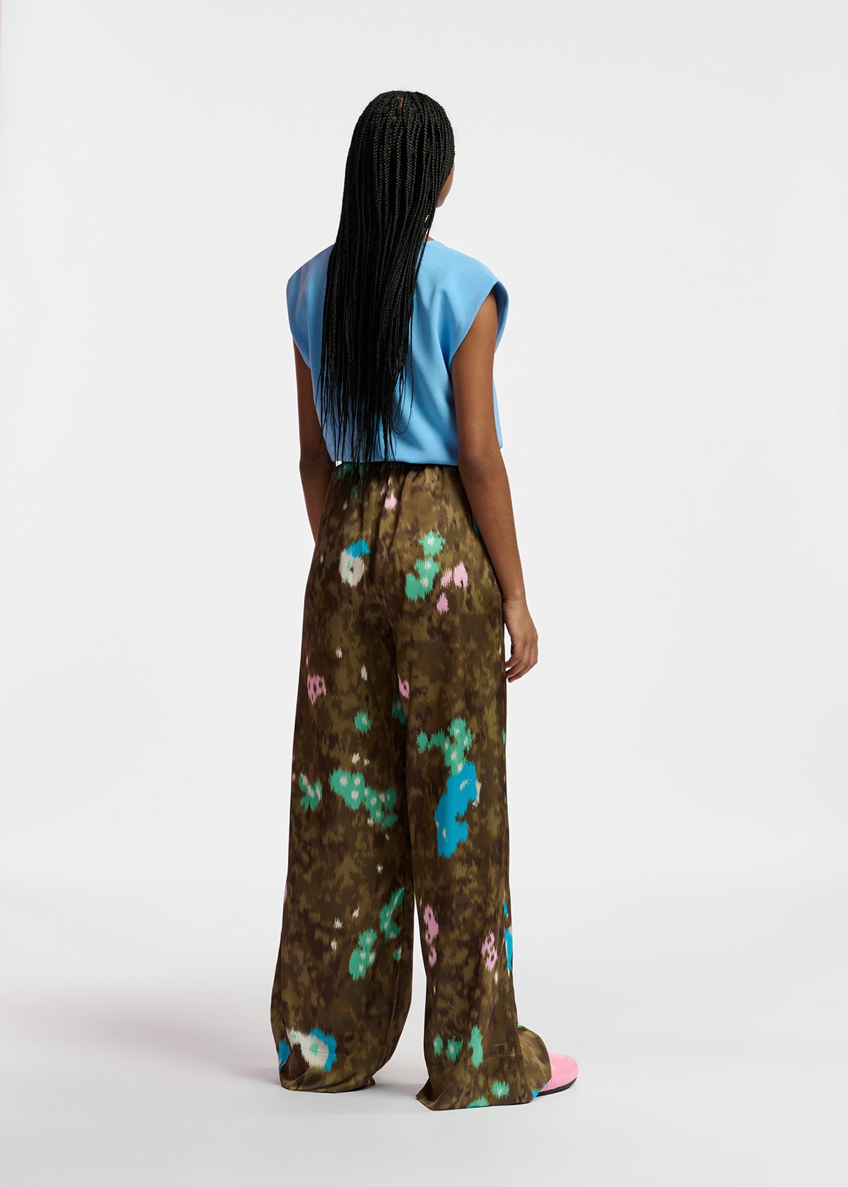 Kaki broek met brede pijpen en bloemenprint RE—SSENTIEL tweedehands photo 6