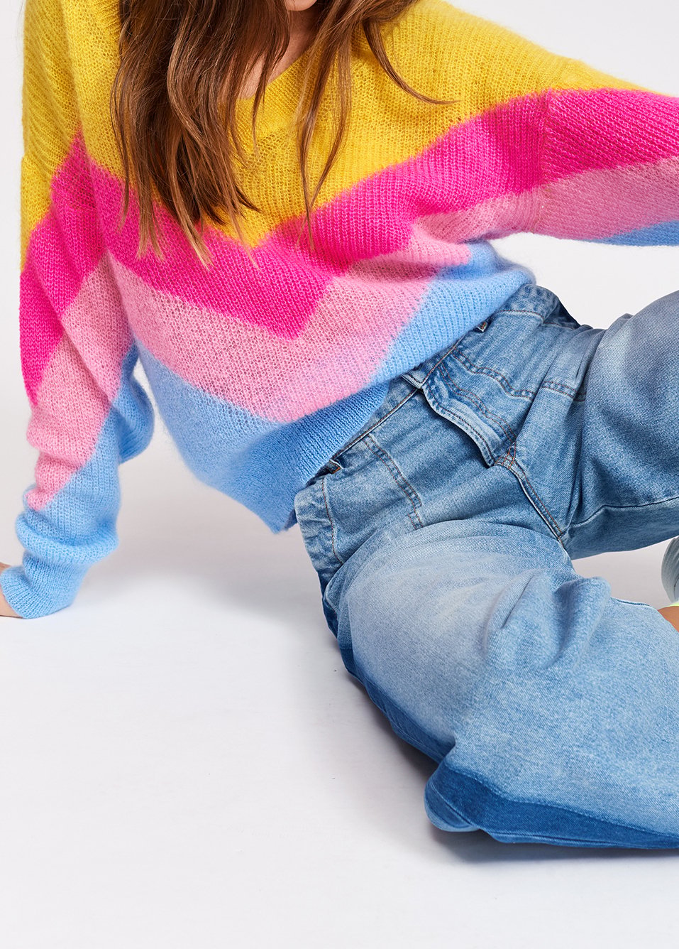 Trui met geel, roze en blauw v-motief RE—SSENTIEL tweedehands photo 3