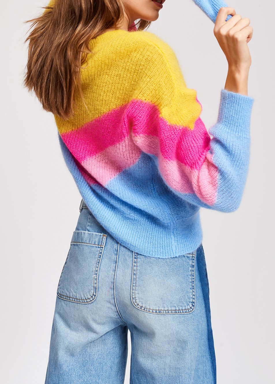 Trui met geel, roze en blauw v-motief RE—SSENTIEL tweedehands photo 4