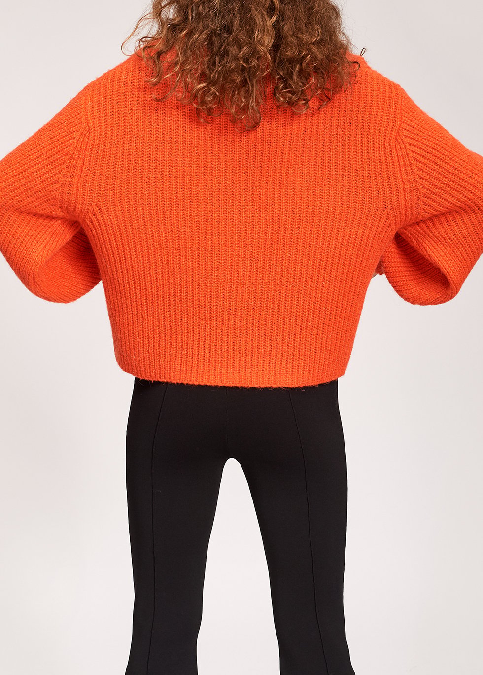 Pull orange à  col en v en maille côtelée RE—SSENTIEL seconde main photo 5