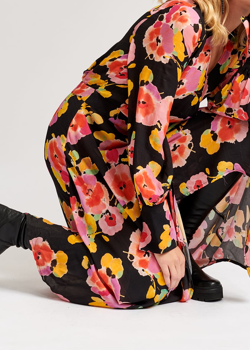 Robe midi noire à  imprimé floral RE—SSENTIEL seconde main photo 5