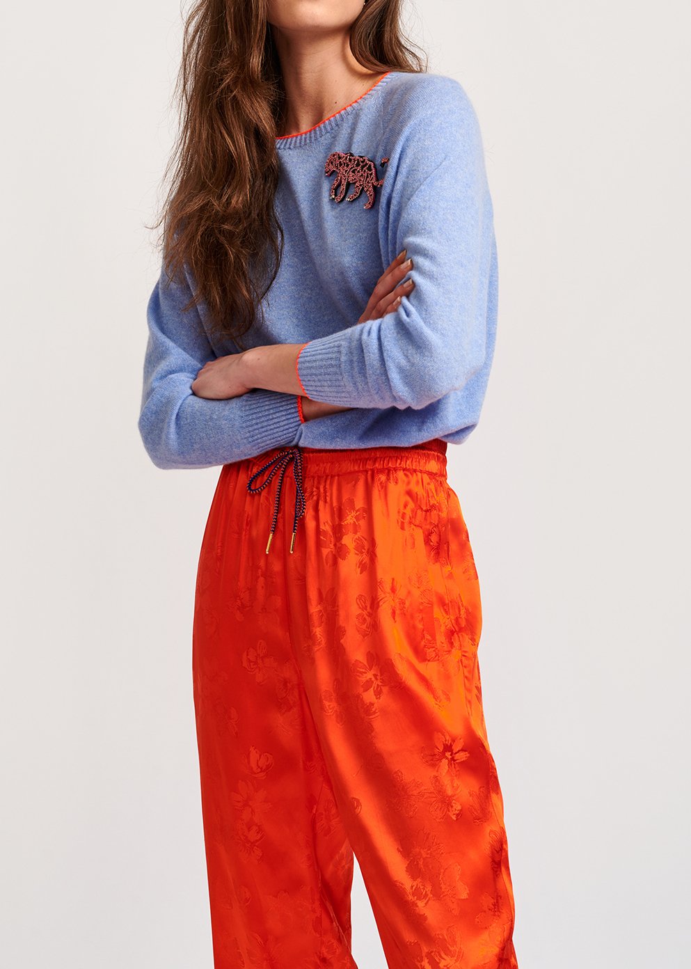 Pull bleu ciel en laine et cachemire aux bords fluo RE—SSENTIEL seconde main photo 3