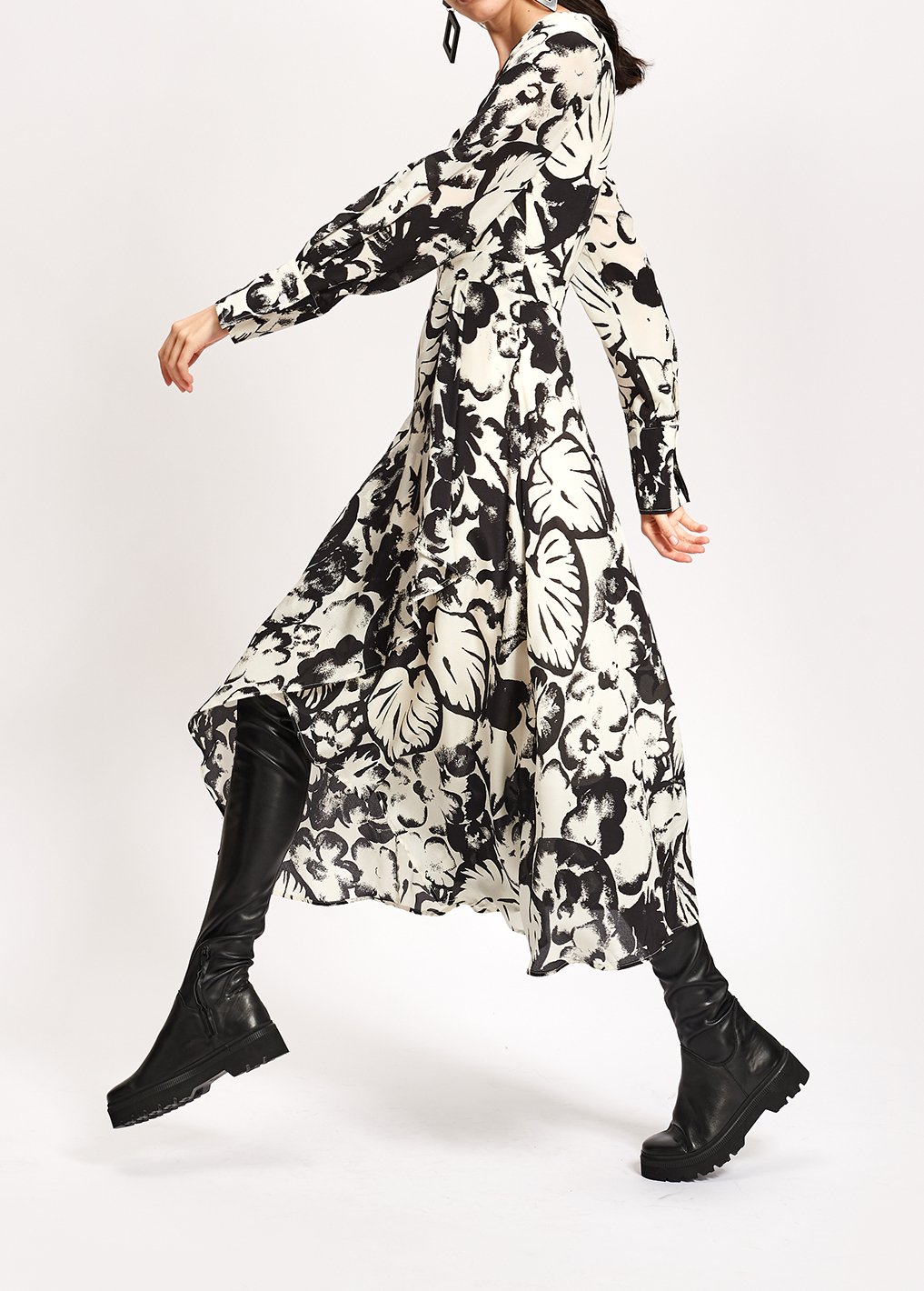 Gebroken witte zijden midi-jurk met botanische print RE—SSENTIEL tweedehands photo 4
