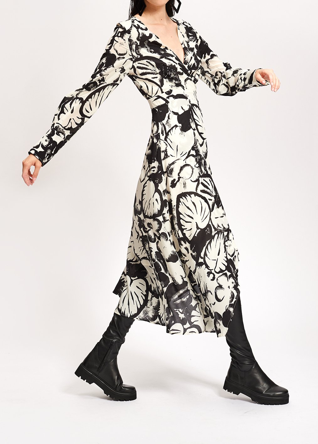 Gebroken witte zijden midi-jurk met botanische print RE—SSENTIEL tweedehands photo 7