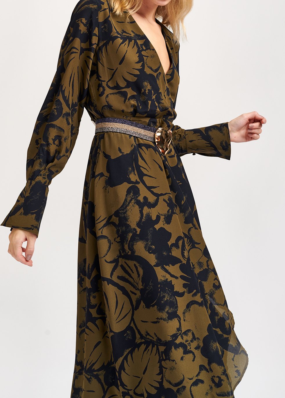 Marineblauwe zijden midi-jurk met botanische print RE—SSENTIEL tweedehands photo 4