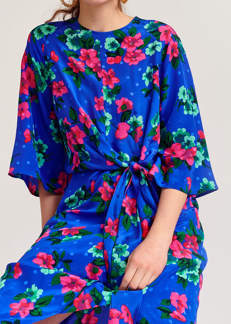 Blauwe zijden midi-jurk met bloemen en stippen RE—SSENTIEL tweedehands photo 4