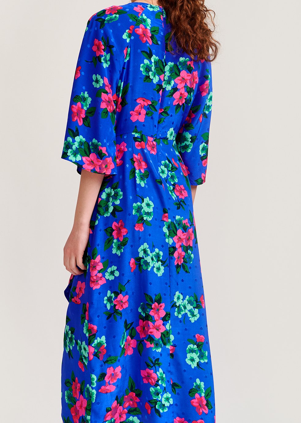Blauwe zijden midi-jurk met bloemen en stippen RE—SSENTIEL tweedehands photo 5