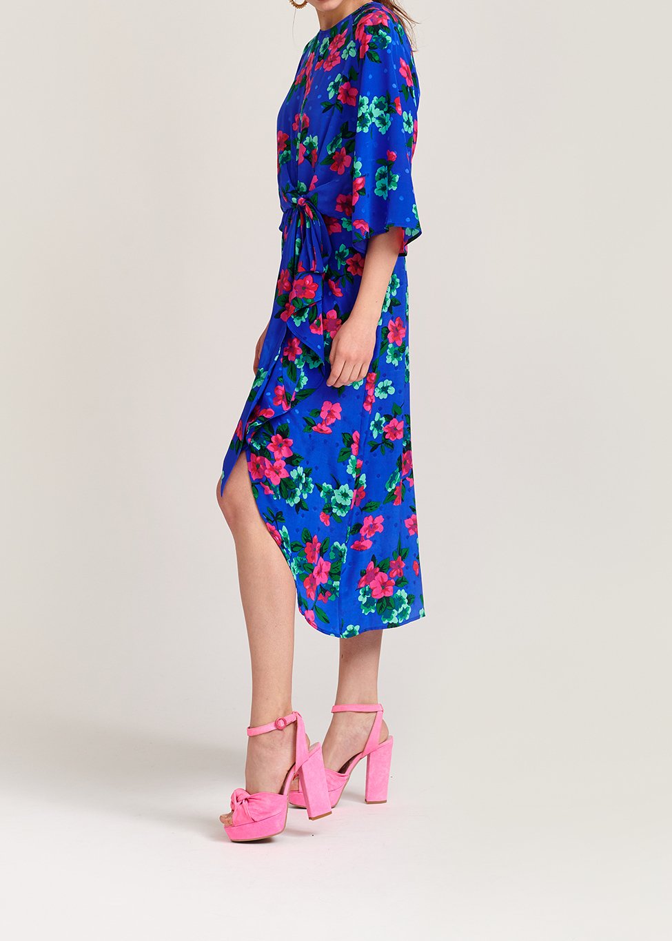 Blauwe zijden midi-jurk met bloemen en stippen RE—SSENTIEL tweedehands photo 7