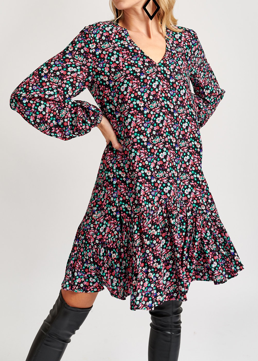 Mini robe noire à  imprimé floral RE—SSENTIEL seconde main photo 5