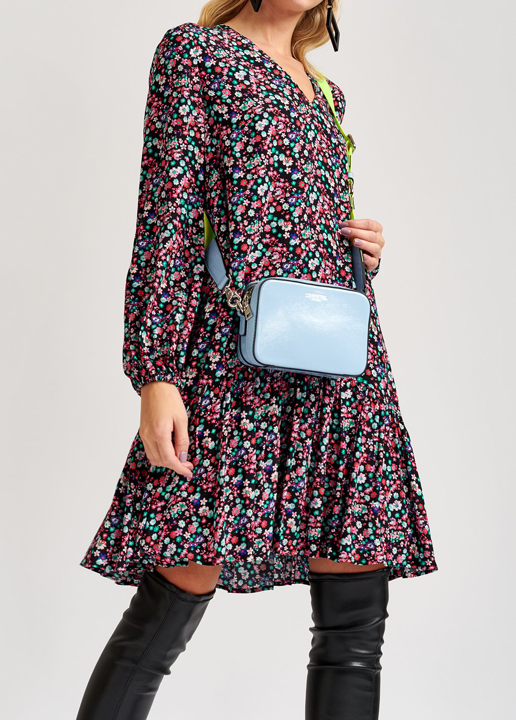 Mini robe noire à  imprimé floral RE—SSENTIEL seconde main photo 6
