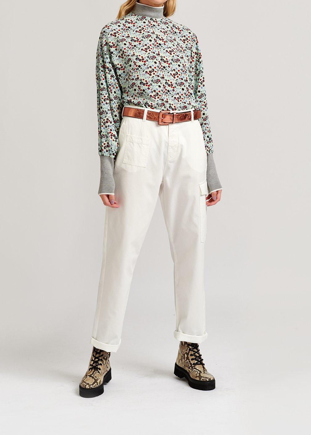 Muntgroene top met bloemenprint en contrasterende boorden RE—SSENTIEL tweedehands photo 4