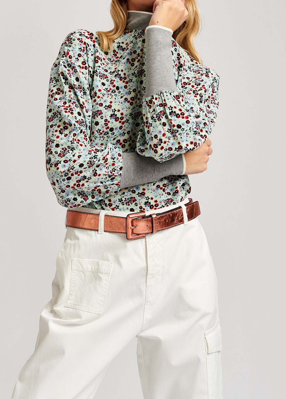 Muntgroene top met bloemenprint en contrasterende boorden RE—SSENTIEL tweedehands photo 6