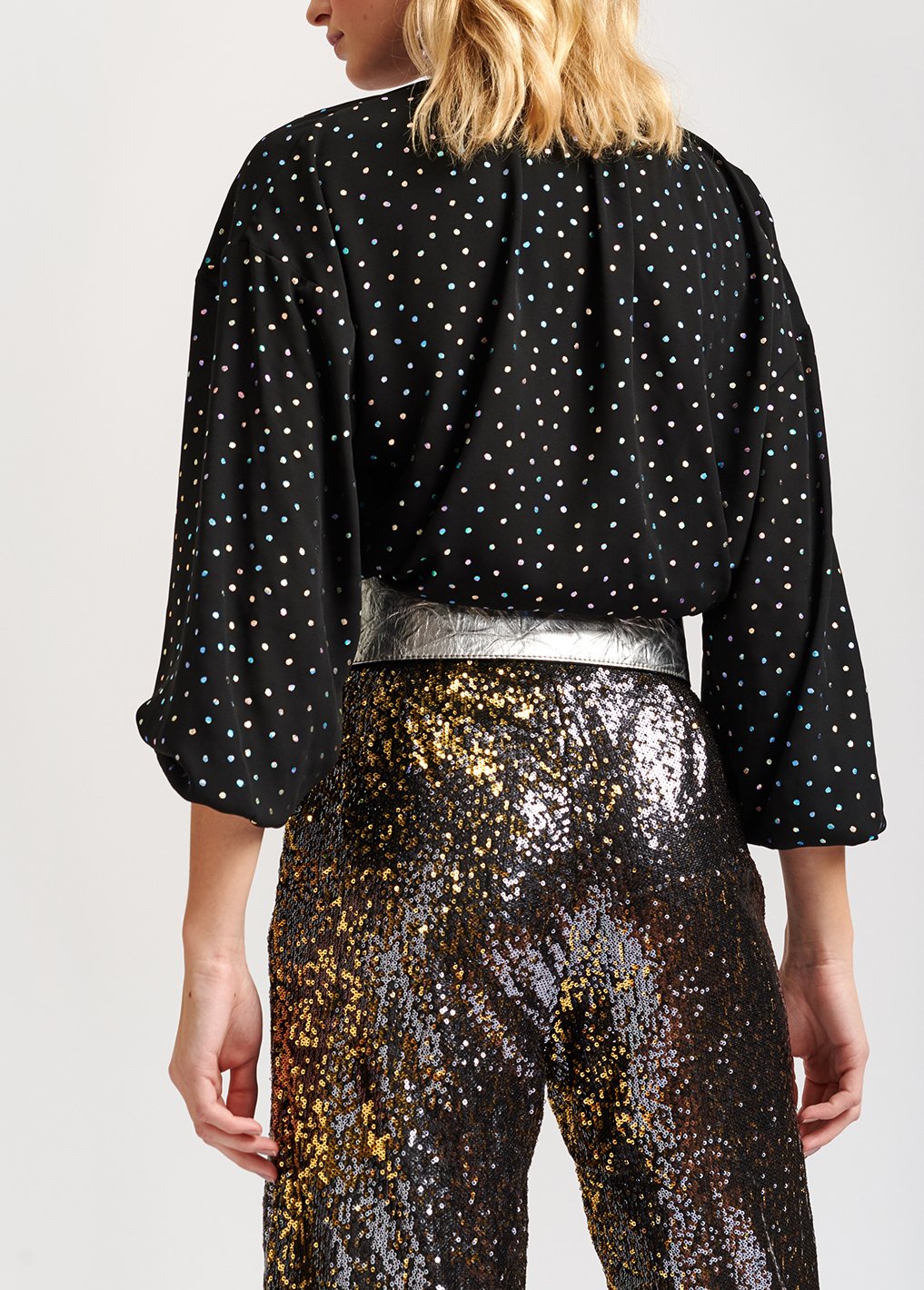 Zwarte blouse met knoopjes en holografische stippen RE—SSENTIEL tweedehands photo 5