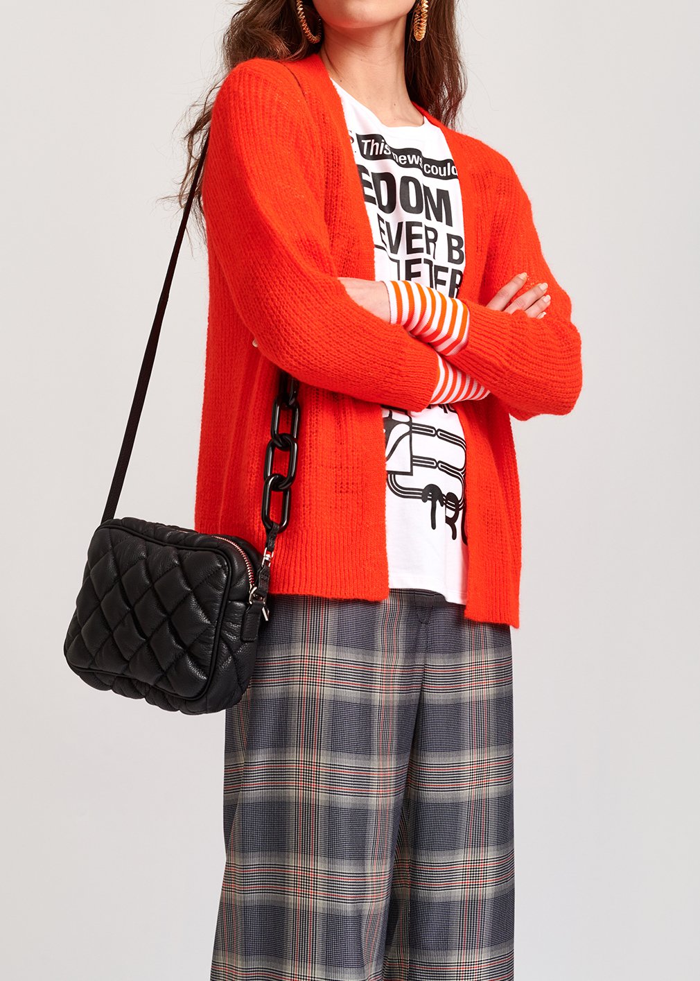 Neonoranje ribgebreide cardigan met gestreepte manchetten RE—SSENTIEL tweedehands photo 3