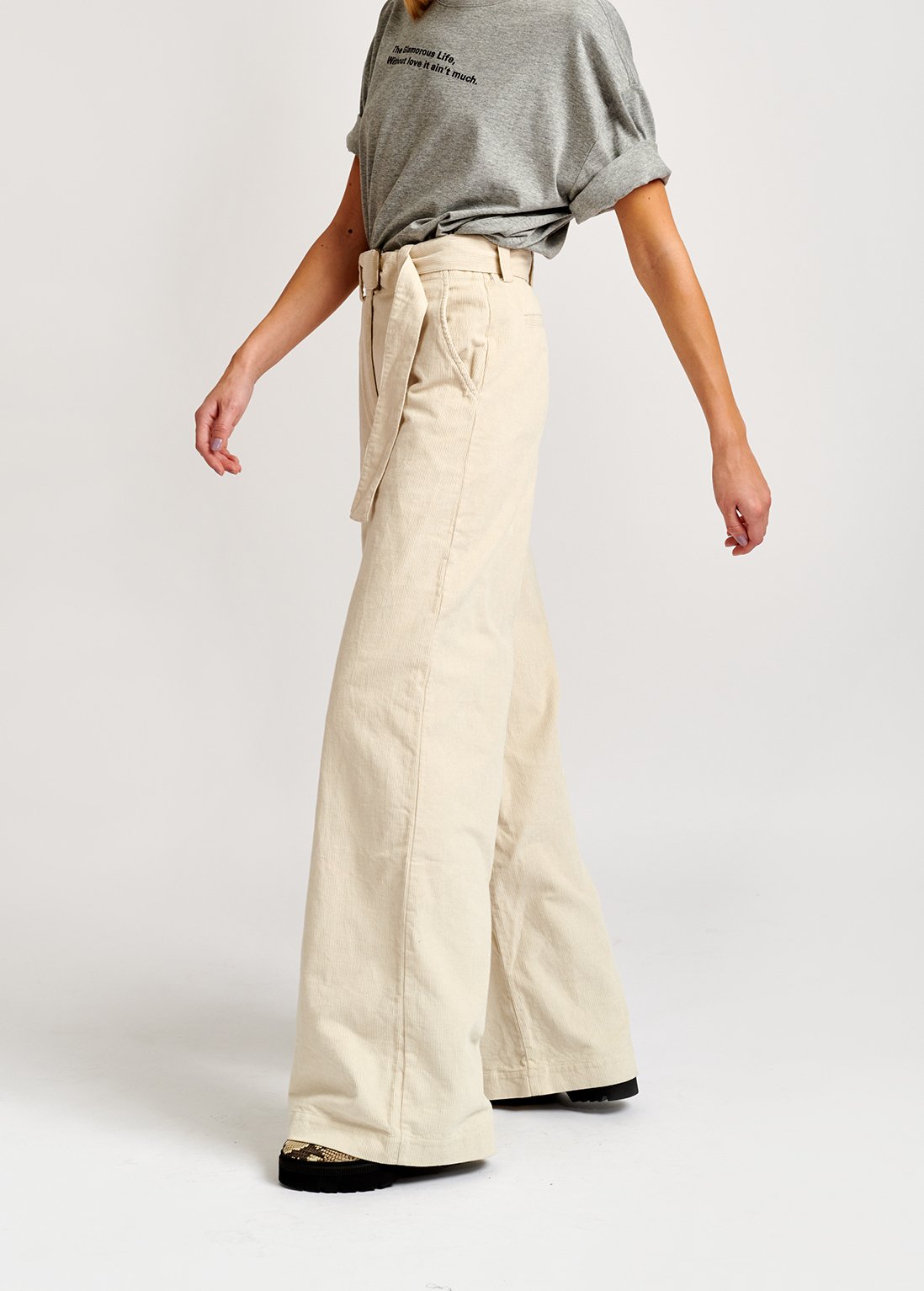 Pantalon blanc cassé en velours avec ceinture RE—SSENTIEL seconde main photo 3