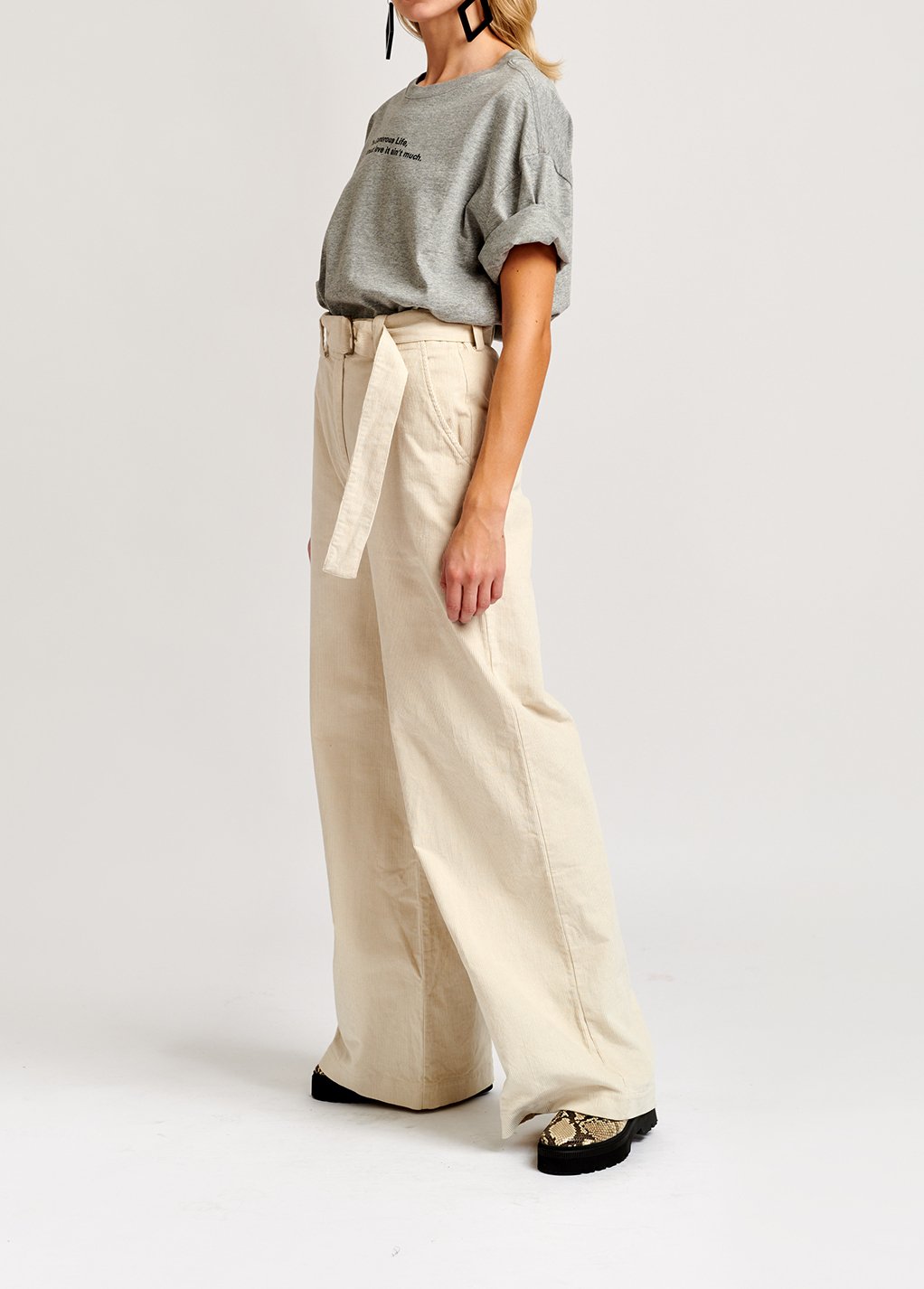 Pantalon blanc cassé en velours avec ceinture RE—SSENTIEL seconde main photo 5