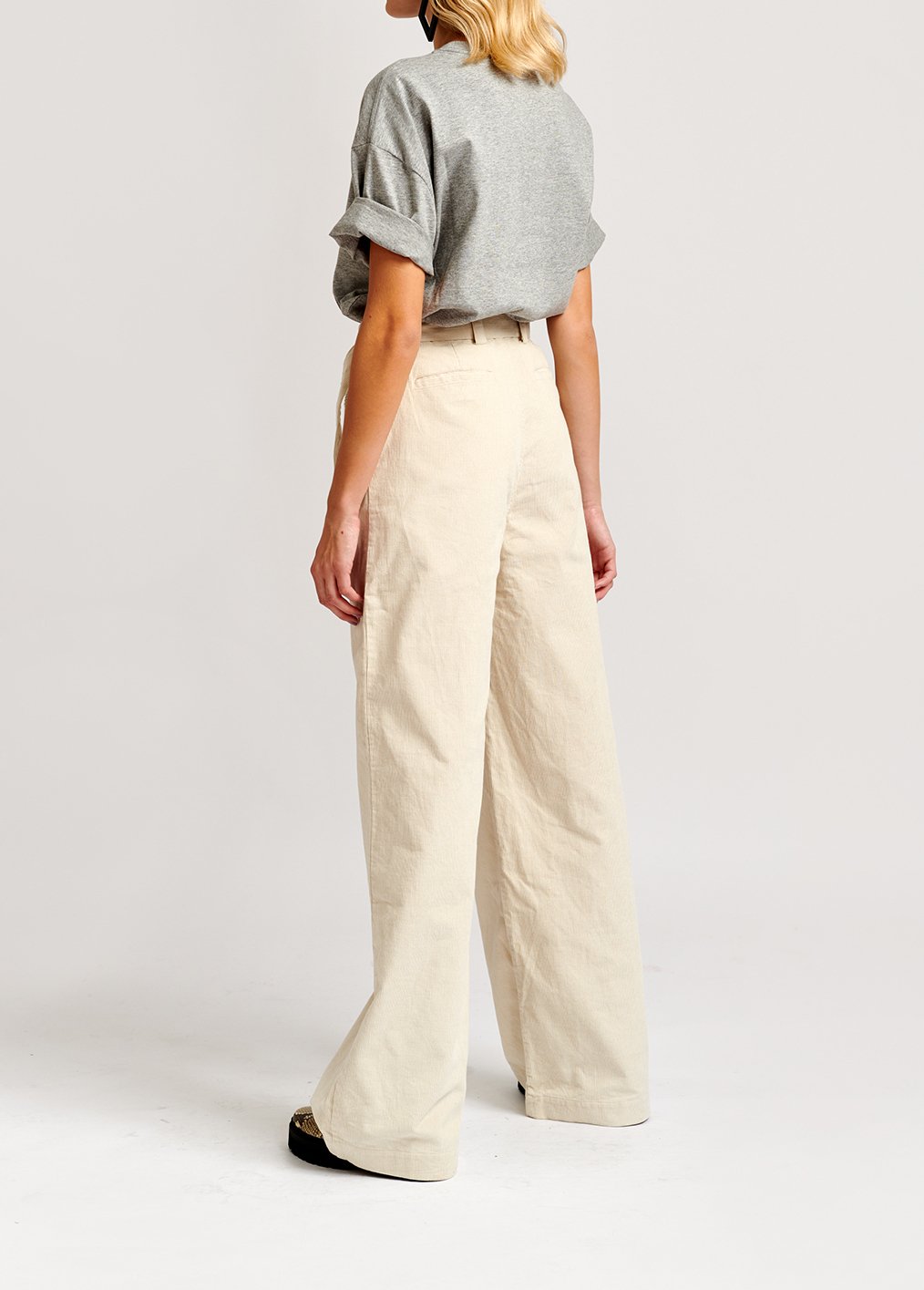 Pantalon blanc cassé en velours avec ceinture RE—SSENTIEL seconde main photo 6
