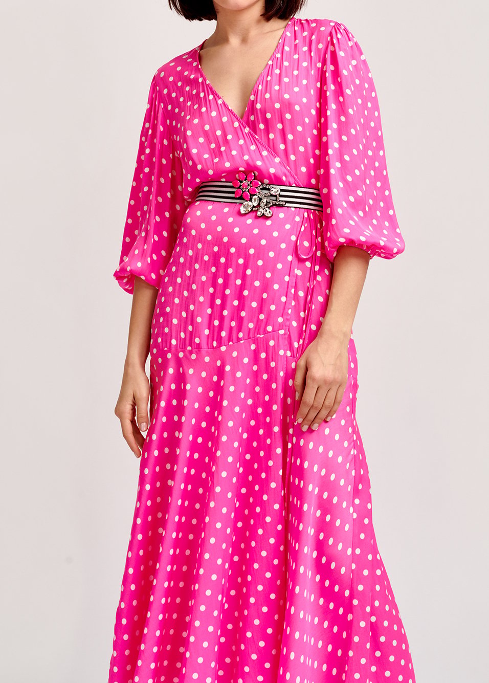 Neonroze maxiwikkeljurk met stippen RE—SSENTIEL tweedehands photo 7