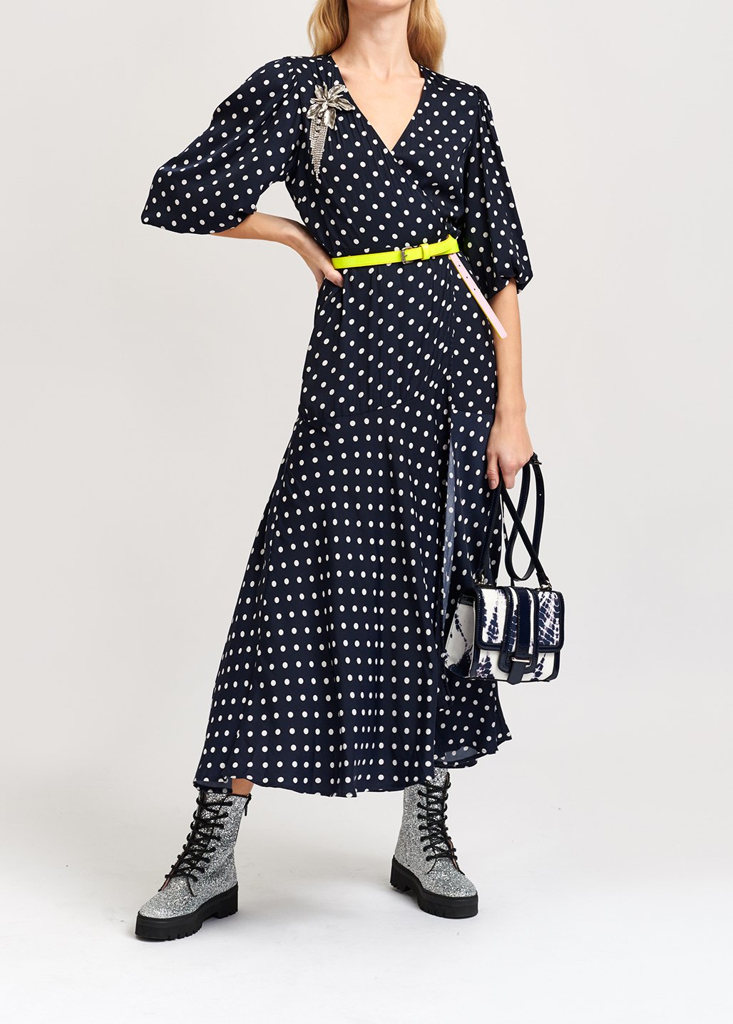 Robe maxi portefeuille bleu foncé à  pois RE—SSENTIEL seconde main photo 4