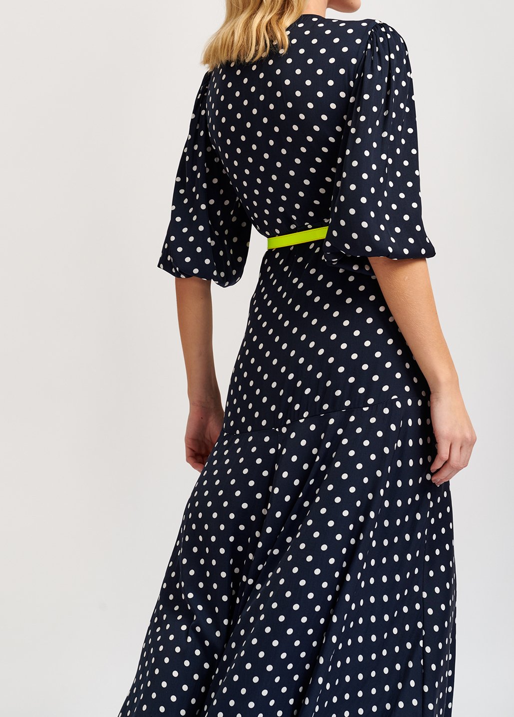 Robe maxi portefeuille bleu foncé à  pois RE—SSENTIEL seconde main photo 5