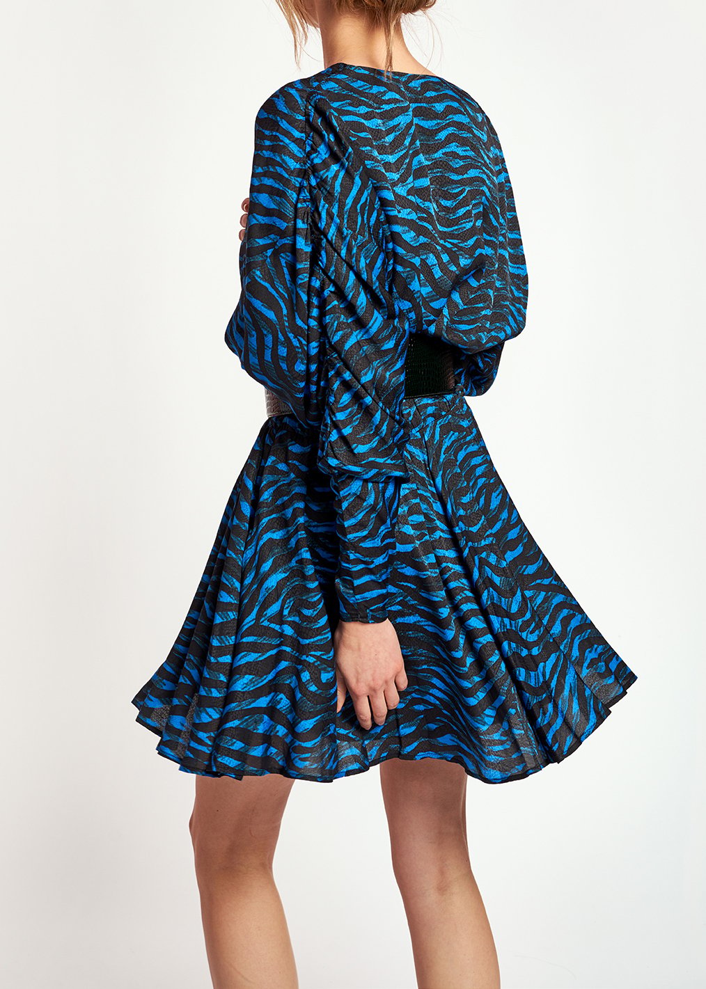 Volumineuze mini-jurk met blauwe en groene zebraprint RE—SSENTIEL tweedehands photo 4