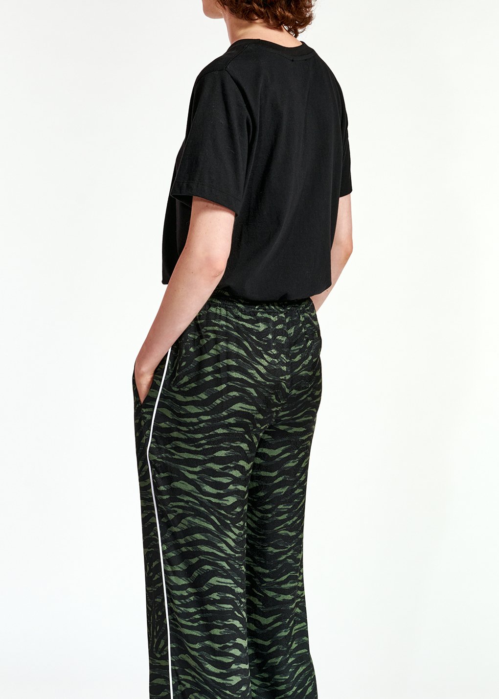 Pyjamabroek met kaki en zwarte zebraprint RE—SSENTIEL tweedehands photo 3