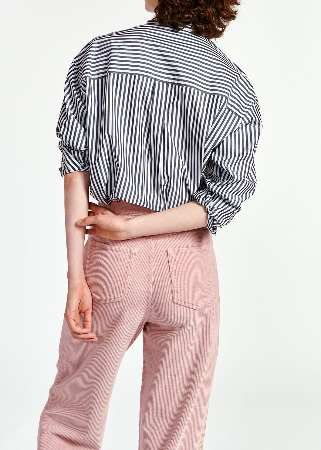 Zwarte blouse met strikkraag RE—SSENTIEL tweedehands photo 5